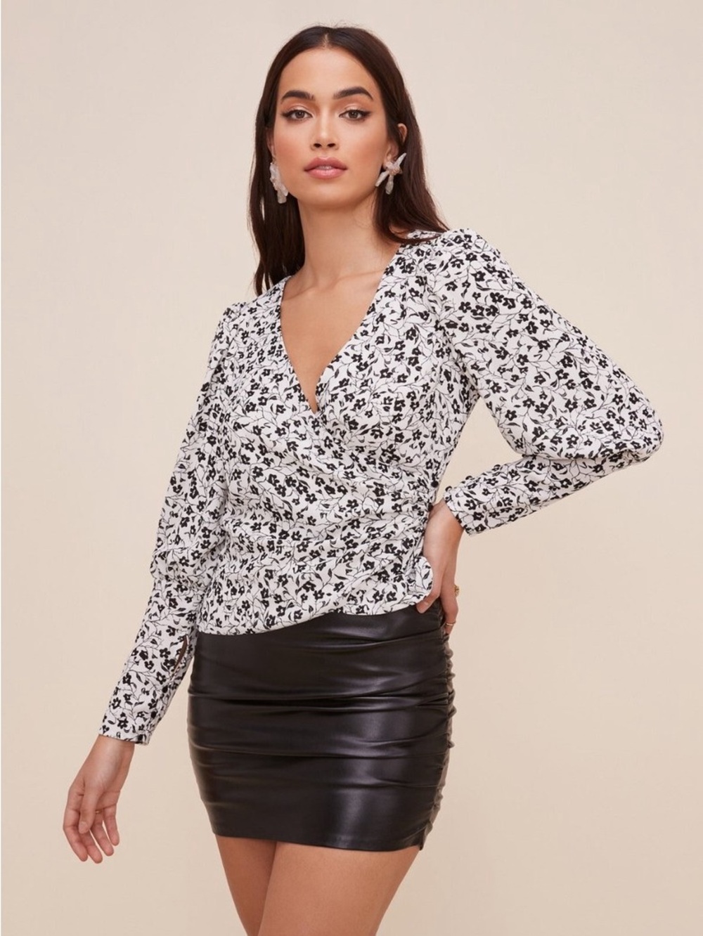 ASTR The Label Floral Ruched Wrap Blouse Top Black White Puff Sleeve XS